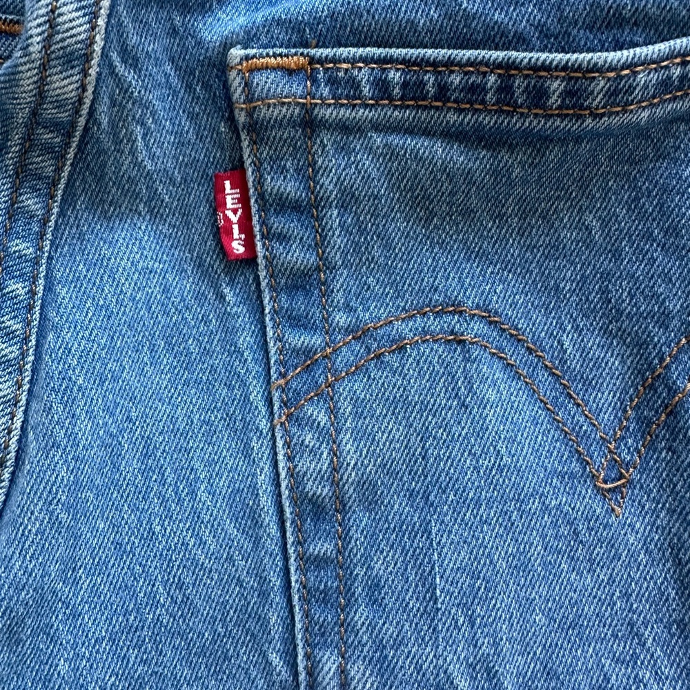 Levi’s Wedgie Size 28 - Picture 7 of 9